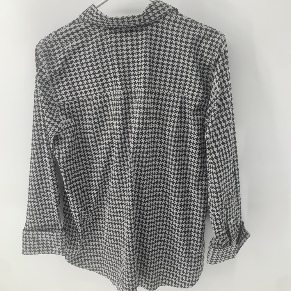 Chico's 2 No-Iron Coolmax All-Seasons Stretch Black Houndstooth Shirt Size 2 - Picture 9 of 9